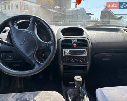 Серый Мицубиси Харизма, объемом двигателя 1.6 л и пробегом 245 тыс. км за 2100 $, фото 2 на Automoto.ua