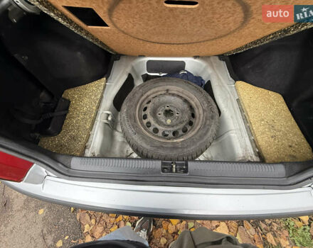 Серый Мицубиси Харизма, объемом двигателя 1.6 л и пробегом 184 тыс. км за 3900 $, фото 10 на Automoto.ua