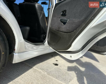 Сірий Міцубісі Харизма, об'ємом двигуна 1.83 л та пробігом 258 тис. км за 4200 $, фото 11 на Automoto.ua