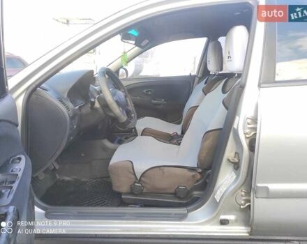 Сірий Міцубісі Харизма, об'ємом двигуна 1.6 л та пробігом 527 тис. км за 2200 $, фото 14 на Automoto.ua