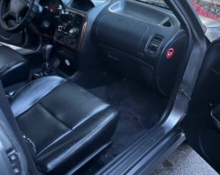 Серый Мицубиси Харизма, объемом двигателя 1.8 л и пробегом 377 тыс. км за 1182 $, фото 5 на Automoto.ua