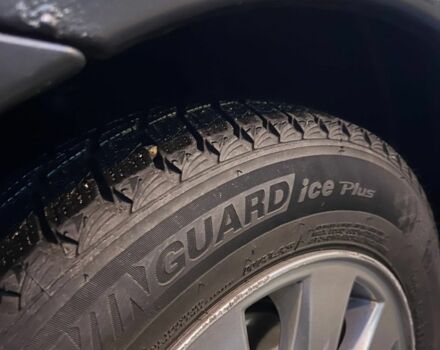 Серый Мицубиси Харизма, объемом двигателя 1.8 л и пробегом 377 тыс. км за 1182 $, фото 4 на Automoto.ua