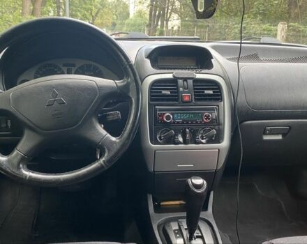 Серый Мицубиси Харизма, объемом двигателя 1.8 л и пробегом 265 тыс. км за 3500 $, фото 4 на Automoto.ua