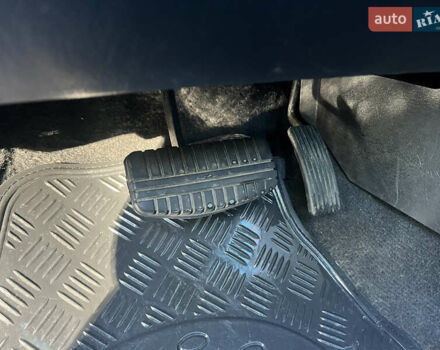 Серый Мицубиси Харизма, объемом двигателя 1.8 л и пробегом 214 тыс. км за 5650 $, фото 16 на Automoto.ua