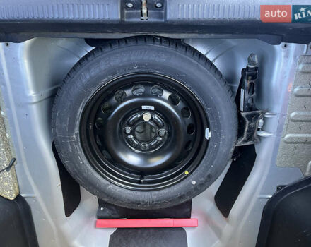 Серый Мицубиси Харизма, объемом двигателя 1.8 л и пробегом 214 тыс. км за 5650 $, фото 27 на Automoto.ua