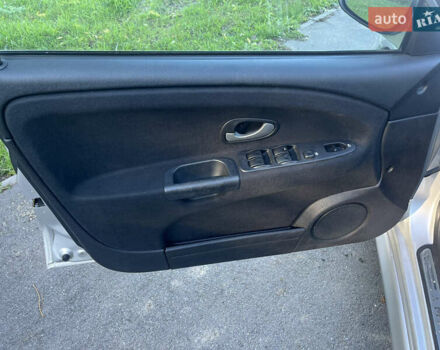 Серый Мицубиси Харизма, объемом двигателя 1.8 л и пробегом 214 тыс. км за 5650 $, фото 17 на Automoto.ua