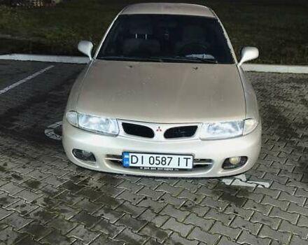 Серый Мицубиси Харизма, объемом двигателя 1.83 л и пробегом 350 тыс. км за 1500 $, фото 1 на Automoto.ua