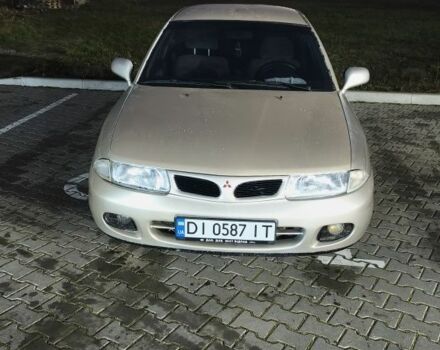 Серый Мицубиси Харизма, объемом двигателя 1.8 л и пробегом 350 тыс. км за 1500 $, фото 1 на Automoto.ua