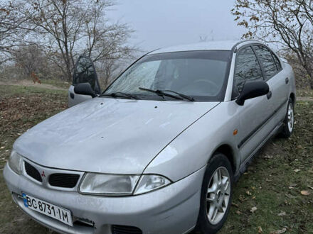 Серый Мицубиси Харизма, объемом двигателя 1.6 л и пробегом 340 тыс. км за 2000 $, фото 1 на Automoto.ua