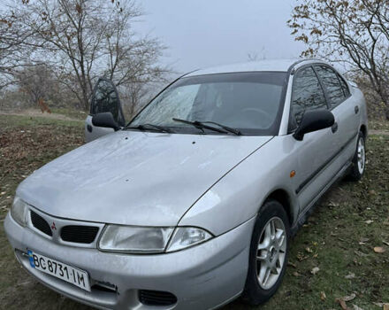 Серый Мицубиси Харизма, объемом двигателя 1.6 л и пробегом 340 тыс. км за 2000 $, фото 1 на Automoto.ua