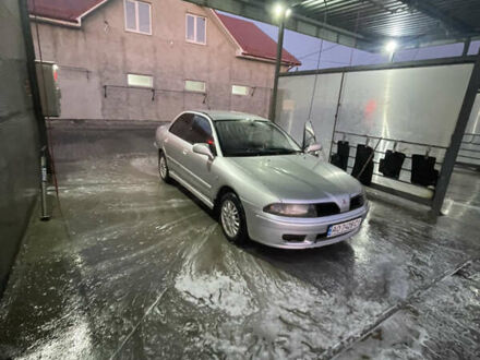 Серый Мицубиси Харизма, объемом двигателя 1.6 л и пробегом 300 тыс. км за 2800 $, фото 1 на Automoto.ua