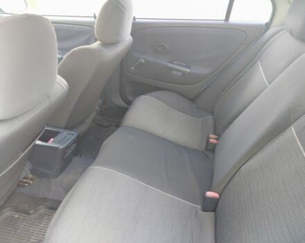 Синий Мицубиси Харизма, объемом двигателя 1.6 л и пробегом 320 тыс. км за 2000 $, фото 4 на Automoto.ua