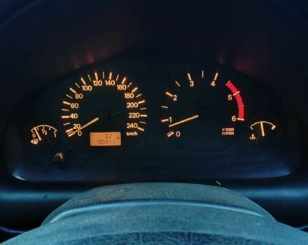 Синий Мицубиси Харизма, объемом двигателя 1.9 л и пробегом 300 тыс. км за 2576 $, фото 5 на Automoto.ua