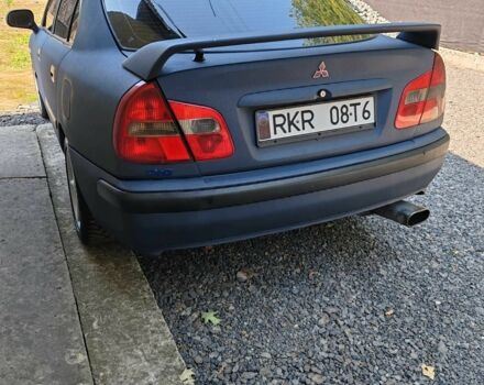 Синий Мицубиси Харизма, объемом двигателя 1.9 л и пробегом 300 тыс. км за 2576 $, фото 4 на Automoto.ua