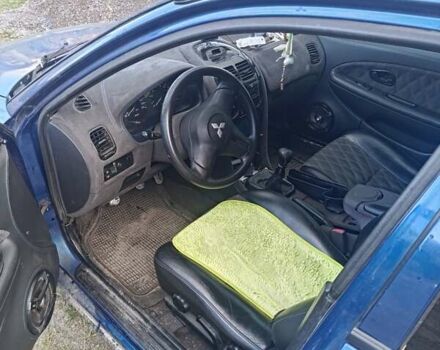 Синий Мицубиси Харизма, объемом двигателя 1.6 л и пробегом 380 тыс. км за 1900 $, фото 5 на Automoto.ua