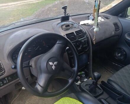 Синий Мицубиси Харизма, объемом двигателя 1.6 л и пробегом 380 тыс. км за 1900 $, фото 6 на Automoto.ua