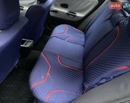 Синій Міцубісі Харизма, об'ємом двигуна 1.6 л та пробігом 170 тис. км за 3000 $, фото 14 на Automoto.ua