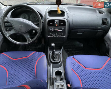 Синій Міцубісі Харизма, об'ємом двигуна 1.6 л та пробігом 170 тис. км за 3000 $, фото 13 на Automoto.ua