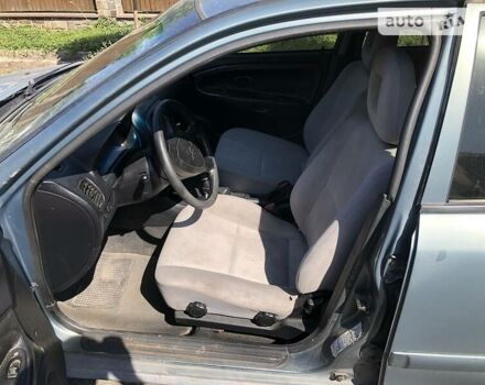 Синий Мицубиси Харизма, объемом двигателя 1.6 л и пробегом 190 тыс. км за 2600 $, фото 12 на Automoto.ua