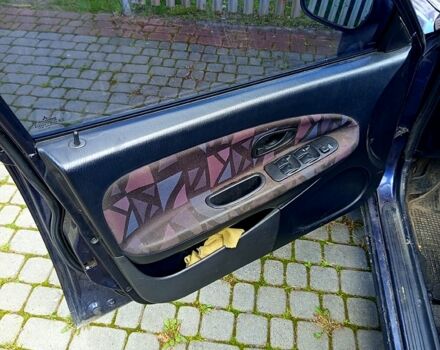 Синій Міцубісі Харизма, об'ємом двигуна 1.6 л та пробігом 300 тис. км за 1900 $, фото 1 на Automoto.ua