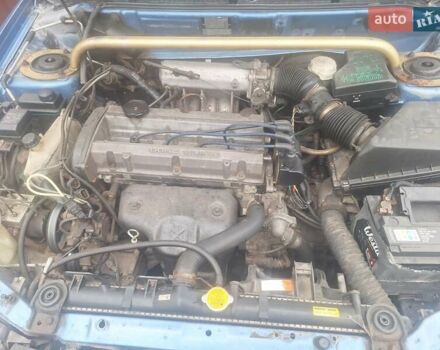 Міцубісі Харизма 2001 у Києві на Automoto.ua Синій Міцубісі Харизма, об'ємом двигуна 1.83 л та пробігом 230 тис. км за 2200 $, фото 5 на Automoto.ua