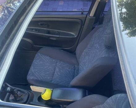 Синий Мицубиси Харизма, объемом двигателя 1.8 л и пробегом 250 тыс. км за 3000 $, фото 9 на Automoto.ua