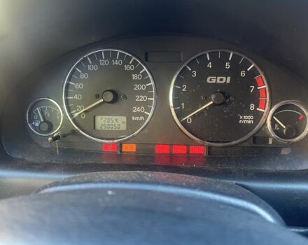 Синий Мицубиси Харизма, объемом двигателя 1.8 л и пробегом 250 тыс. км за 3000 $, фото 5 на Automoto.ua