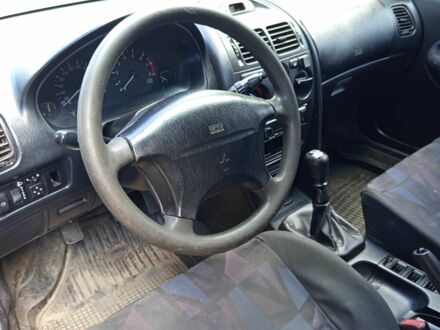 Міцубісі Харизма 1998 у Калуше на Automoto.ua Синій Міцубісі Харизма, об'ємом двигуна 1.6 л та пробігом 300 тис. км за 1900 $, фото 1 на Automoto.ua