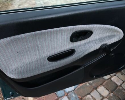 Зелений Міцубісі Харизма, об'ємом двигуна 1.6 л та пробігом 357 тис. км за 1499 $, фото 4 на Automoto.ua