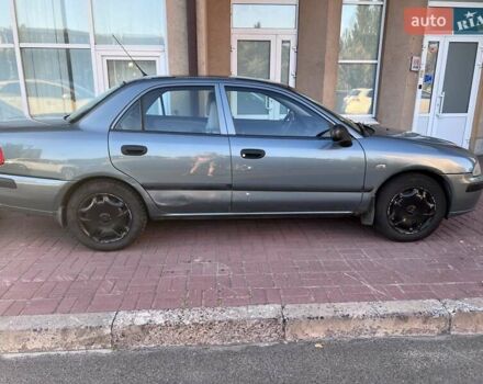 Зеленый Мицубиси Харизма, объемом двигателя 1.6 л и пробегом 193 тыс. км за 3456 $, фото 4 на Automoto.ua