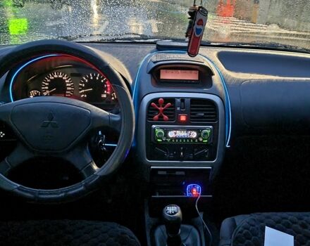 Зеленый Мицубиси Харизма, объемом двигателя 1.6 л и пробегом 220 тыс. км за 3200 $, фото 6 на Automoto.ua