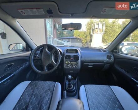 Зеленый Мицубиси Харизма, объемом двигателя 1.6 л и пробегом 193 тыс. км за 3456 $, фото 6 на Automoto.ua