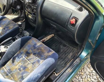 Зеленый Мицубиси Харизма, объемом двигателя 1.6 л и пробегом 399 тыс. км за 2300 $, фото 8 на Automoto.ua