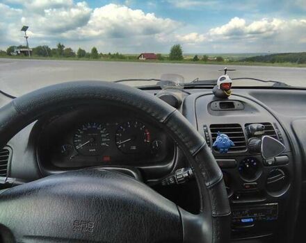 Зеленый Мицубиси Харизма, объемом двигателя 1.6 л и пробегом 399 тыс. км за 2300 $, фото 4 на Automoto.ua