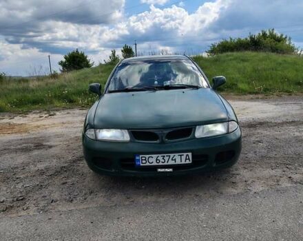Зелений Міцубісі Харизма, об'ємом двигуна 1.6 л та пробігом 399 тис. км за 2300 $, фото 1 на Automoto.ua