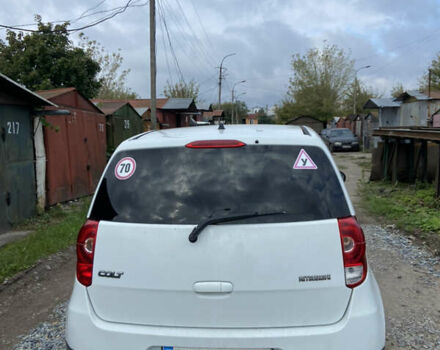 Белый Мицубиси Кольт, объемом двигателя 1.12 л и пробегом 205 тыс. км за 3500 $, фото 4 на Automoto.ua