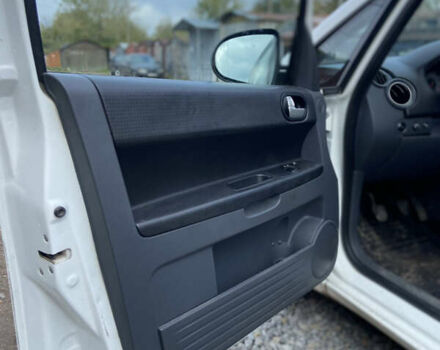 Белый Мицубиси Кольт, объемом двигателя 1.12 л и пробегом 205 тыс. км за 3500 $, фото 10 на Automoto.ua