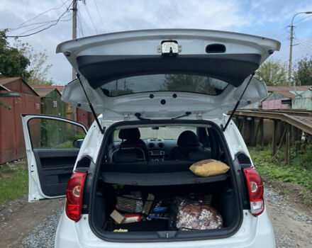 Білий Міцубісі Кольт, об'ємом двигуна 1.12 л та пробігом 205 тис. км за 4000 $, фото 11 на Automoto.ua