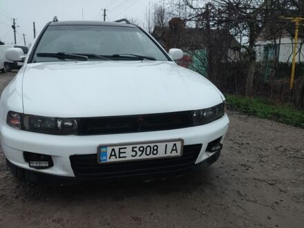 Белый Мицубиси Кольт, объемом двигателя 2 л и пробегом 300 тыс. км за 1500 $, фото 1 на Automoto.ua