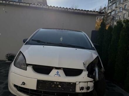 Белый Мицубиси Кольт, объемом двигателя 1.33 л и пробегом 305 тыс. км за 2500 $, фото 1 на Automoto.ua
