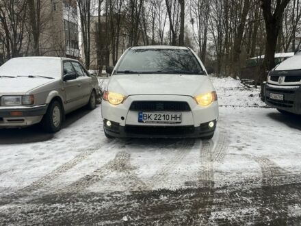 Белый Мицубиси Кольт, объемом двигателя 1.3 л и пробегом 280 тыс. км за 3600 $, фото 1 на Automoto.ua