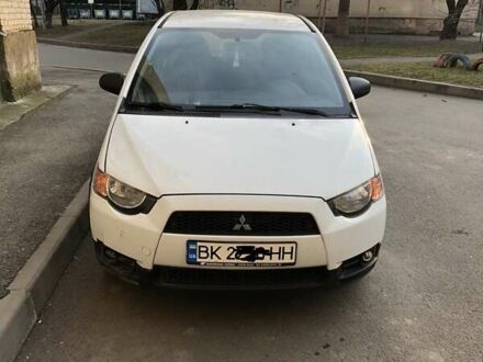 Мицубиси Кольт 2010 в Луцке на Automoto.ua Белый Мицубиси Кольт, объемом двигателя 1.33 л и пробегом 270 тыс. км за 4000 $, фото 1 на Automoto.ua