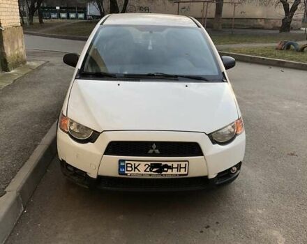 Белый Мицубиси Кольт, объемом двигателя 1.33 л и пробегом 270 тыс. км за 4000 $, фото 1 на Automoto.ua