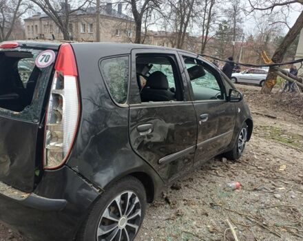 Черный Мицубиси Кольт, объемом двигателя 1.3 л и пробегом 215 тыс. км за 1183 $, фото 3 на Automoto.ua