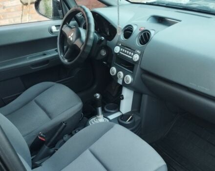 Черный Мицубиси Кольт, объемом двигателя 1.3 л и пробегом 215 тыс. км за 4300 $, фото 2 на Automoto.ua