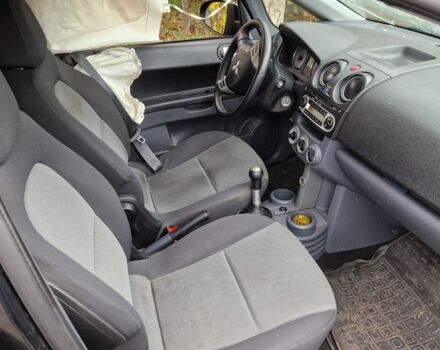 Черный Мицубиси Кольт, объемом двигателя 1.3 л и пробегом 200 тыс. км за 1100 $, фото 5 на Automoto.ua