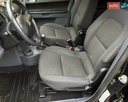 Черный Мицубиси Кольт, объемом двигателя 1.3 л и пробегом 173 тыс. км за 5800 $, фото 16 на Automoto.ua