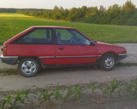 Красный Мицубиси Кольт, объемом двигателя 1.5 л и пробегом 200 тыс. км за 750 $, фото 4 на Automoto.ua