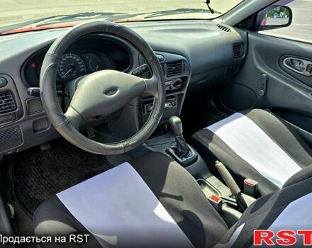 Красный Мицубиси Кольт, объемом двигателя 1.3 л и пробегом 102 тыс. км за 1300 $, фото 4 на Automoto.ua