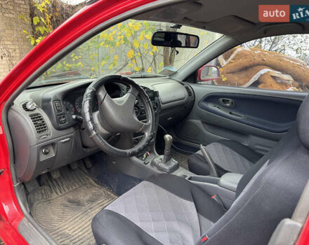Красный Мицубиси Кольт, объемом двигателя 1.3 л и пробегом 210 тыс. км за 2500 $, фото 5 на Automoto.ua